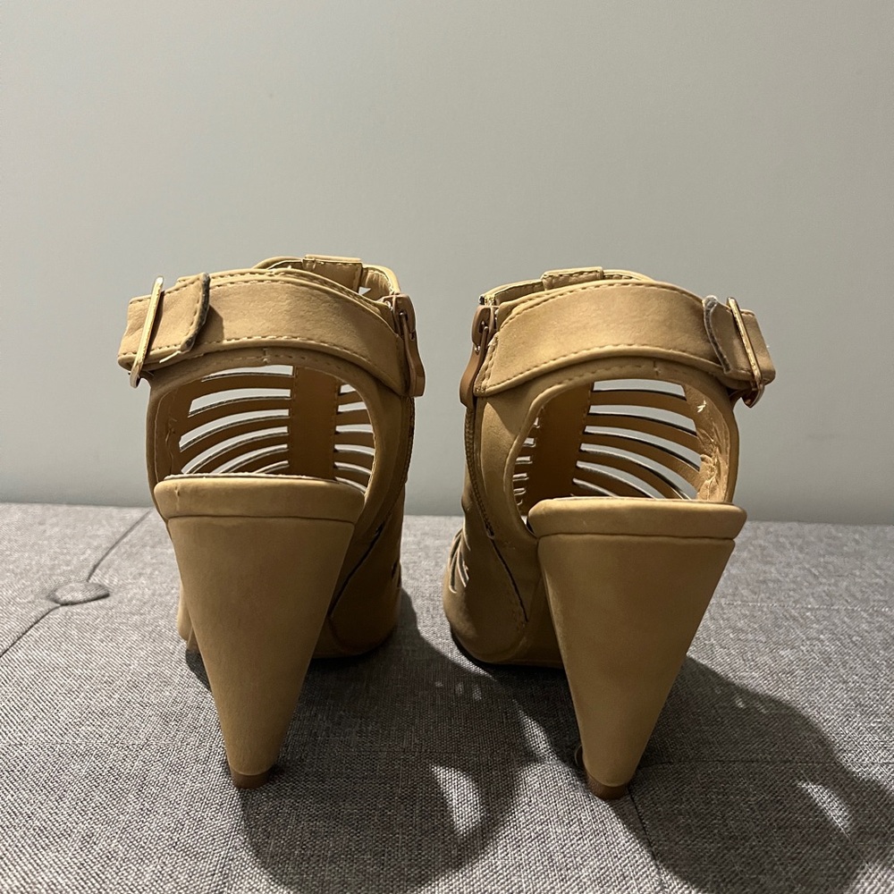 TOP Moda Tan Heels - Picture 3 of 3
